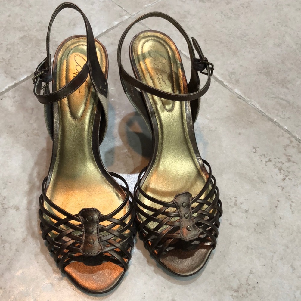 Arturo Chiang sandals size 8 women’s. Bronze/Brown